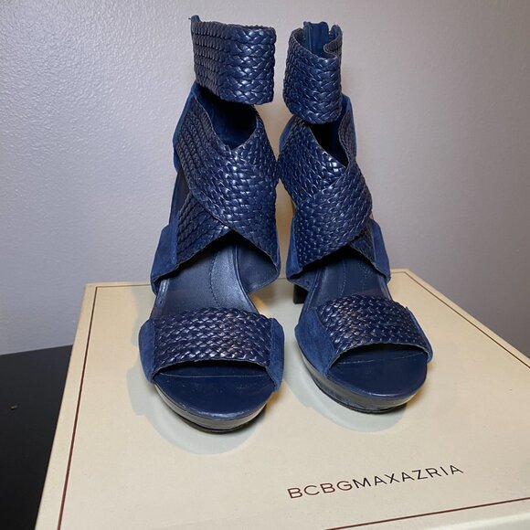 BCBG MAXAZRIA Navy Heel - Picture 2 of 3